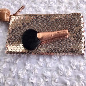 MAC Snowball Holiday 2017 Makeup Bag & Brush